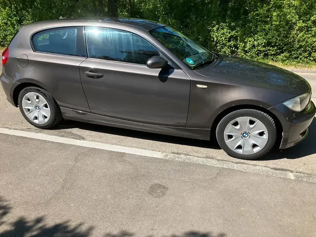 Gebraucht BMW 116 122 PS (89 kW) 2008 Grau Kleinwagen
