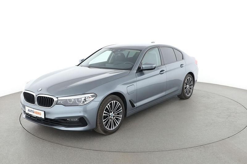 Grau Gebraucht 2019 BMW 530e Sport Line Limousine | 29.030 € - Bild 1/3