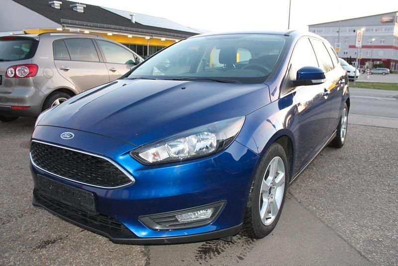 Gebraucht Ford Focus Titanium 125 PS (91 kW) 2015 Blau Limousine
