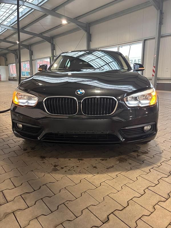Schwarz Gebraucht 2018 BMW 118 Advantage Kleinwagen | 10.200 € (Superpreis) - Bild 1/4
