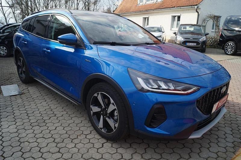 Usata Ford Focus Active 155 CV (114 kW) 2024 Blu Berlina