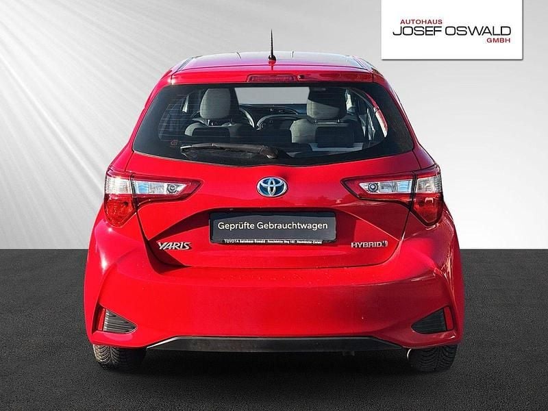 Gebraucht Toyota Yaris Hybrid Team 100 PS (73 kW) 2018 Rot Kleinwagen