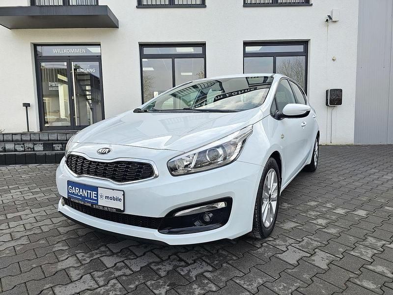 Gebraucht Kia Ceed Edition 7 136 PS (100 kW) 2017 Weiß Kleinwagen