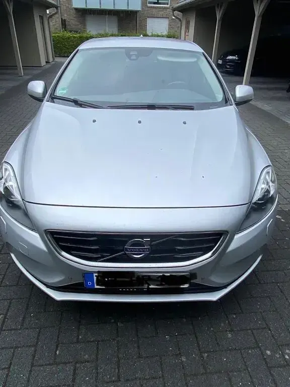 Gebraucht Volvo V40 122 PS (89 kW) 2016 Silber Limousine