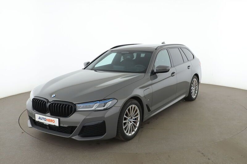Grau Gebraucht 2021 BMW 530e M Sport Kombi | 34.590 € (Etwas zu teuer) - Bild 1/4