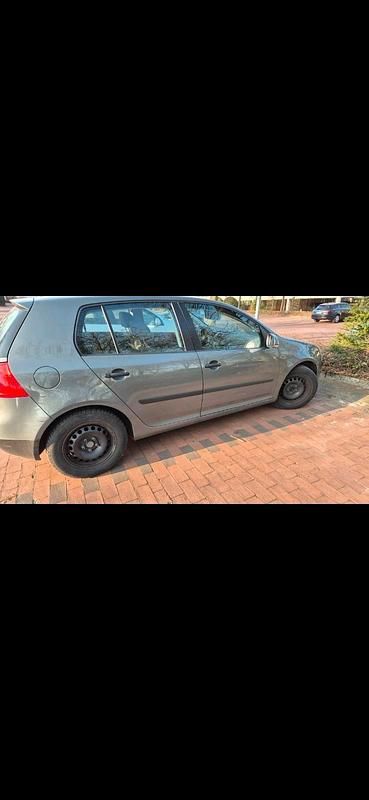 Second-hand VW Golf V 120 CP (88 kW) 2004 Maro Hatchback
