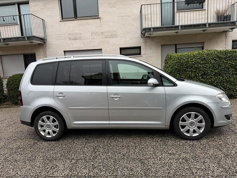Gebraucht VW Touran 2008 Silber Van / Kleinbus
