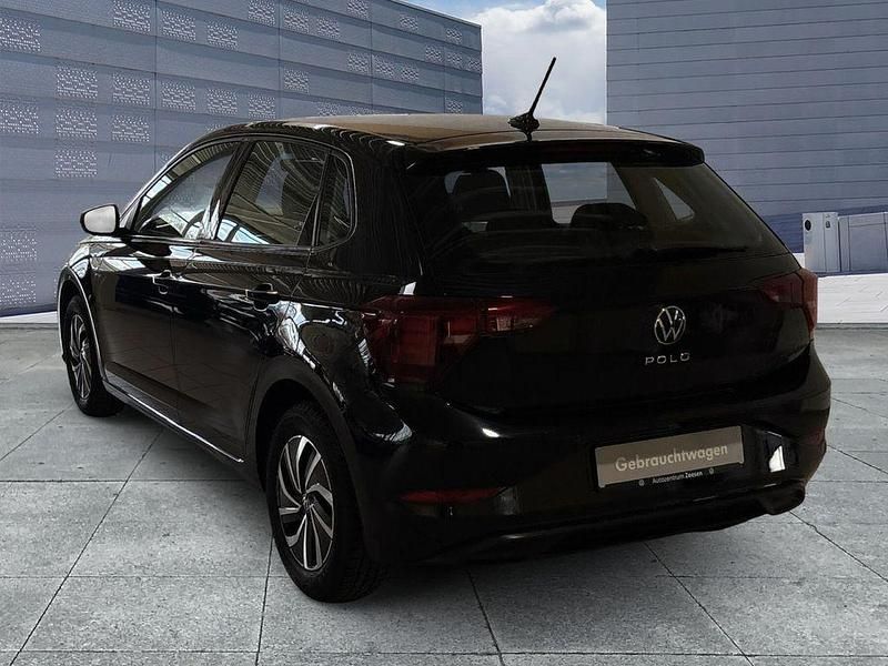 Gebraucht VW Polo Life 95 PS (69 kW) 2022 Schwarz Kleinwagen