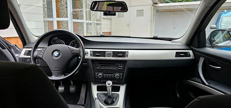 Używany BMW 318 143 KM (105 kW) 2009 Srebrny Kombi
