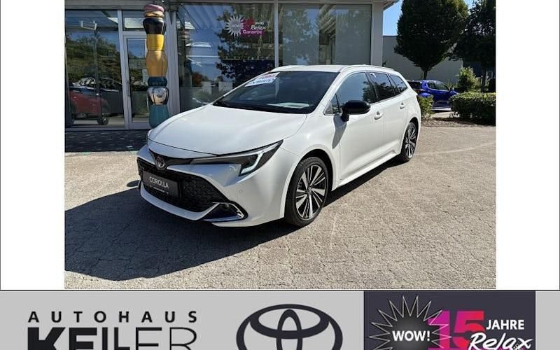 Schneeweiß Neu 2025 Toyota Corolla Lounge Kombi | 33.370 € - Bild 1/4
