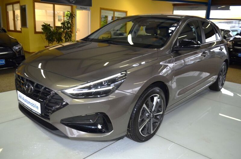 Braun Gebraucht 2021 Hyundai i30 Edition 30 Limousine | 18.880 € (Etwas zu teuer) - Bild 1/4