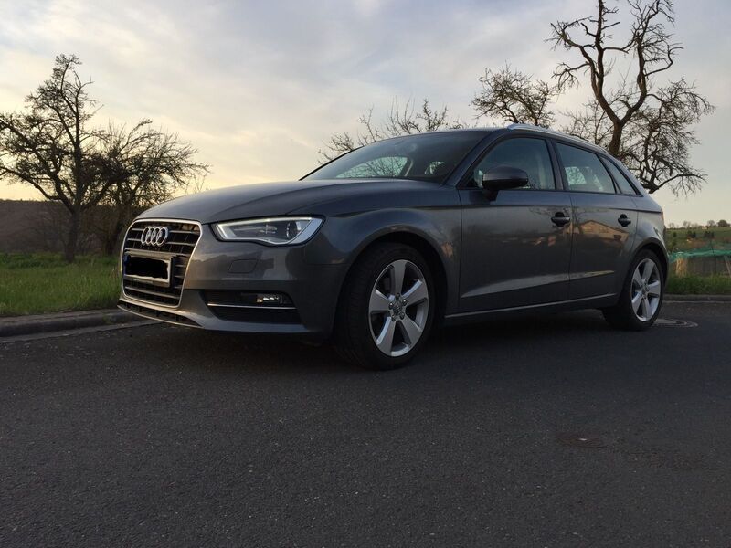 Grau Gebraucht 2015 Audi A3 Sportback Ambition Kombi | 17.890 € (Teuer) - Bild 1/4