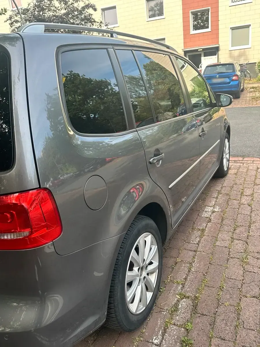 Gebraucht VW Touran Highline 2011 Grau Van / Kleinbus