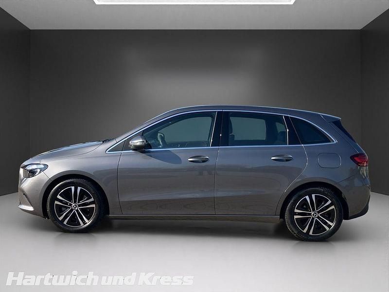 Gebraucht Mercedes B200 Advanced 150 PS (110 kW) 2025 Mountaingrau  met. Van / Kleinbus