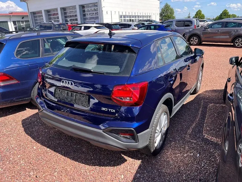 Gebraucht Audi Q2 Comfort 116 PS (85 kW) 2023 Navarrablau metallic SUV