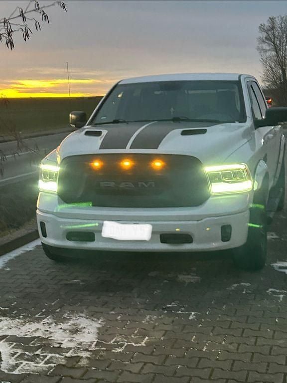Weiß Gebraucht 2017 Dodge Ram Abholung | 28.000 € (Guter Preis) - Bild 1/4