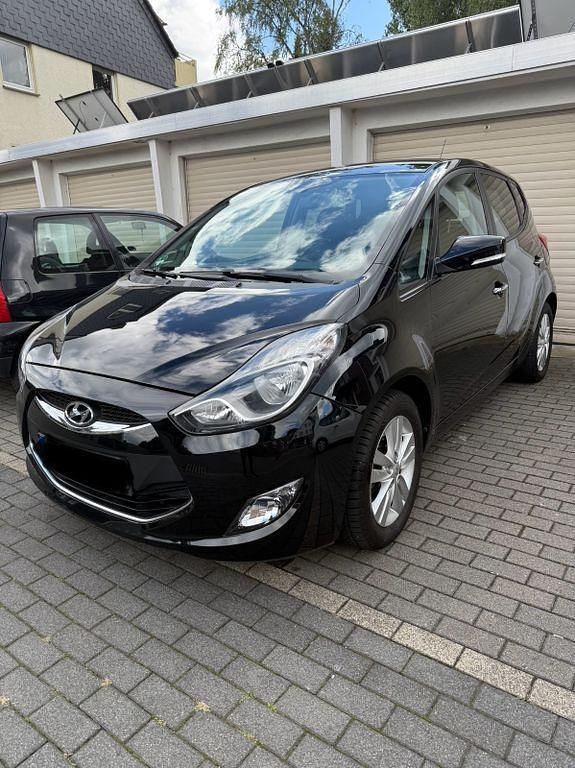Schwarz Gebraucht 2015 Hyundai ix20 Trend Van / Kleinbus | 8.499 € (Guter Preis) - Bild 1/4
