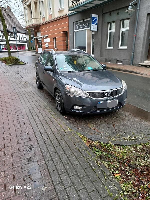 Grau Gebraucht 2011 Kia Ceed Kombi | 2.800 € (Guter Preis) - Bild 1/4