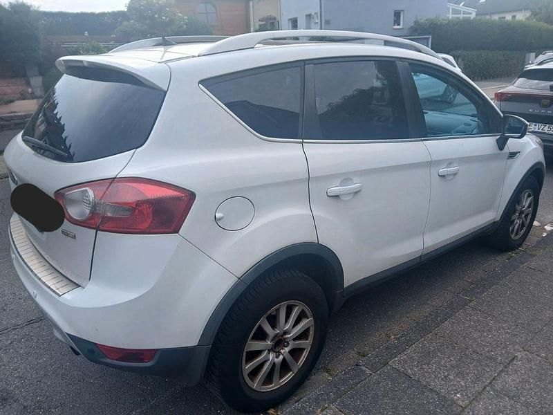 Weiß Gebraucht 2010 Ford Kuga Titanium SUV | 4.900 € (Guter Preis) - Bild 1/4