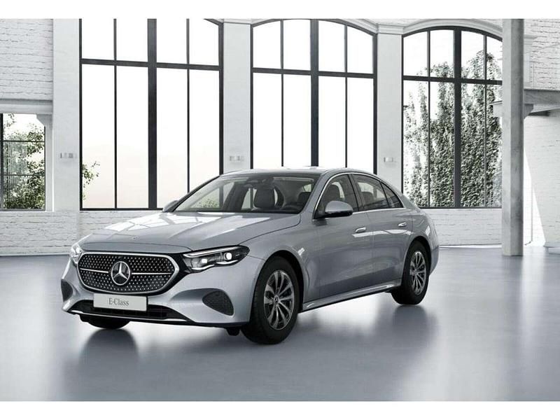 Gebraucht Mercedes E220 Avantgarde 197 PS (144 kW) 2024 Metalliclack hightechsilber Limousine