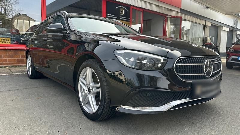 Gebraucht Mercedes E300 197 PS (144 kW) 2022 Schwarz Kombi
