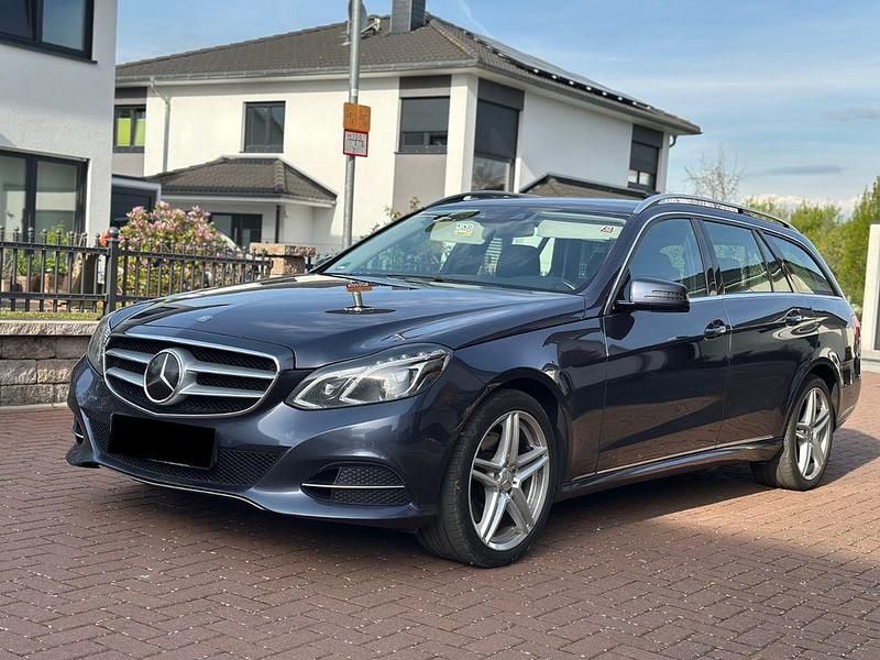 Gebraucht Mercedes E350 Avantgarde 252 PS (185 kW) 2014 Blau Limousine
