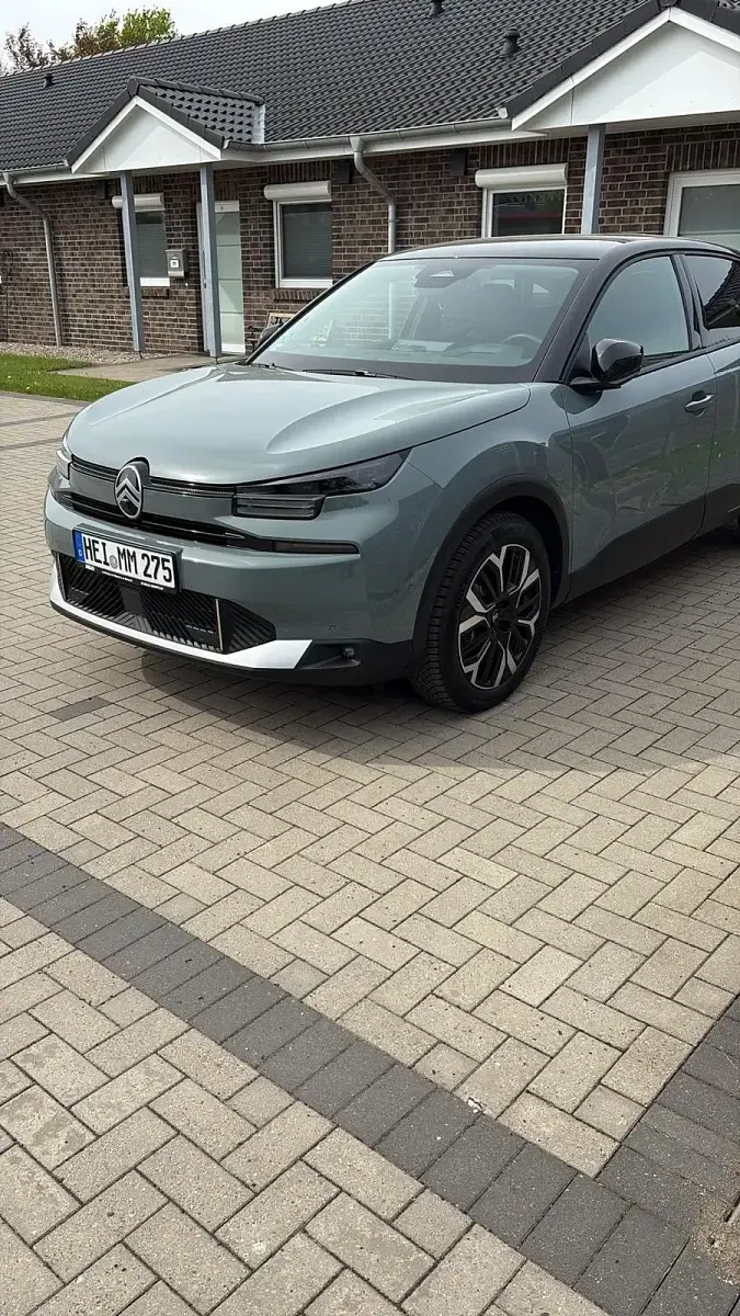 Używany Citroën e-C4 114 kW (156 KM) 2025 Zielony Sedan/Limuzyna
