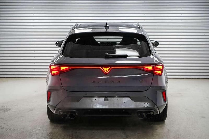 Gebraucht Cupra Leon VZ 333 PS (244 kW) 2025 Graphene grau Kombi