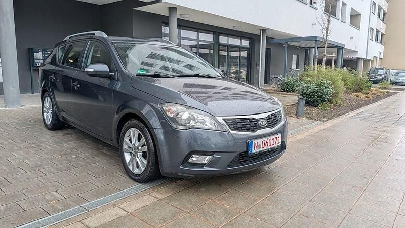 Gebraucht Kia Ceed DREAM-TEAM Edition 116 PS (85 kW) 2011 Grau Kleinwagen