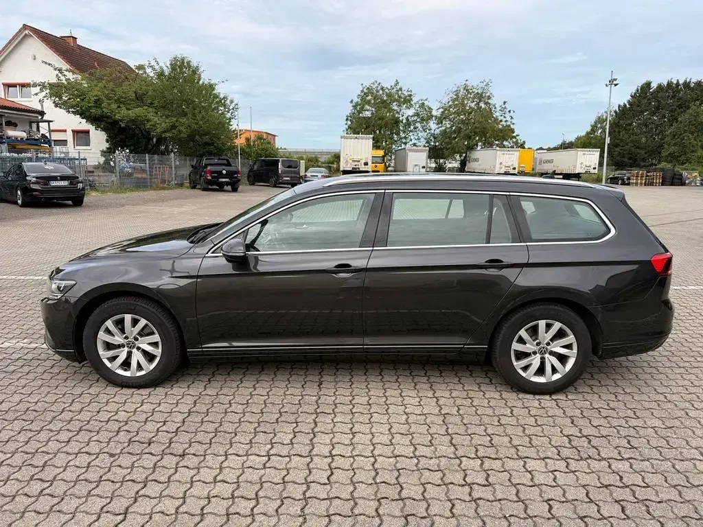 Gebraucht VW Passat Business 122 PS (89 kW) 2021 Grau Kombi