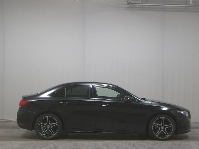Schwarz Gebraucht 2022 Mercedes A220 AMG line Limousine | 28.480 € (Fairer Preis) - Bild 1/4