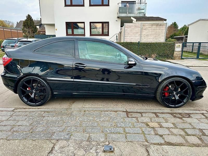 Gebraucht Mercedes C200 163 PS (119 kW) 2001 Schwarz Coupé