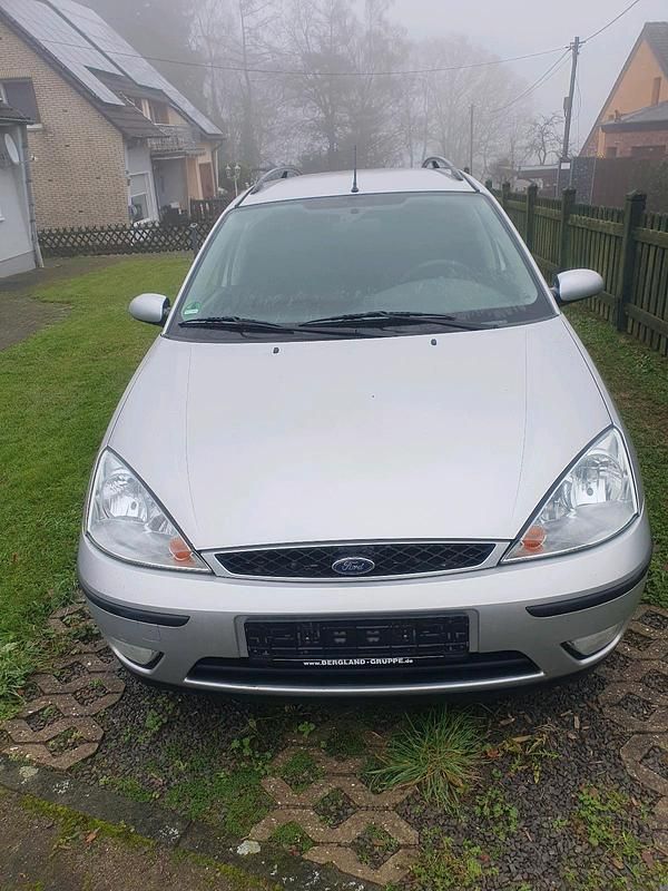 Grau Gebraucht 2003 Ford Focus Kombi | 1.699 € (Fairer Preis) - Bild 1/4