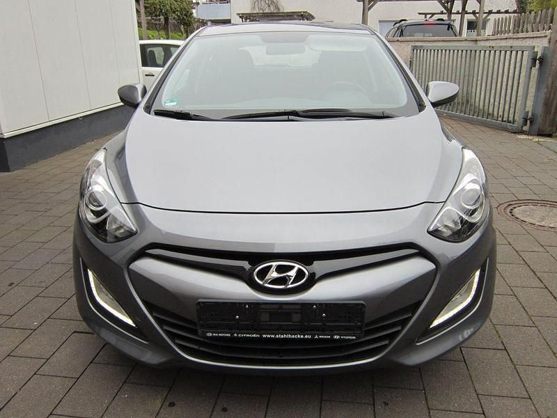 Gebraucht Hyundai i30 Edition 99 PS (72 kW) 2014 Grau Limousine