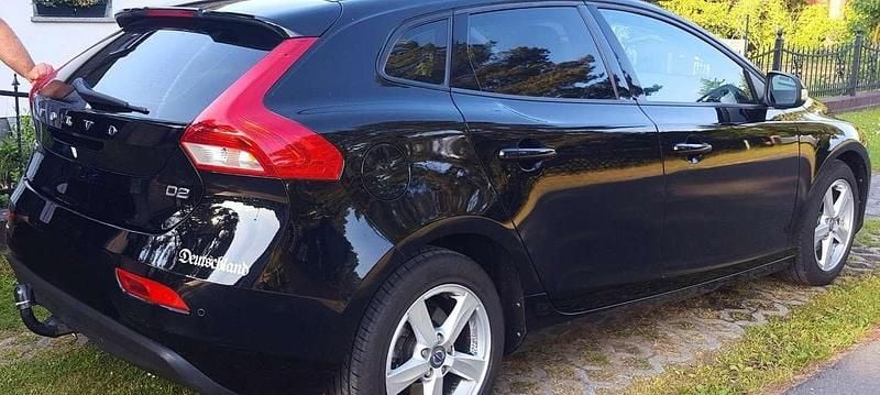 Schwarz Gebraucht 2014 Volvo V40 Kombi | 6.999 € (Superpreis) - Bild 1/4