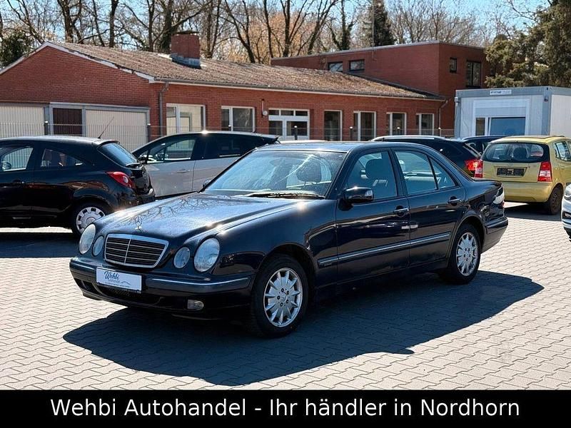 Gebraucht Mercedes E220 Elegance 143 PS (105 kW) 2001 Blau Limousine
