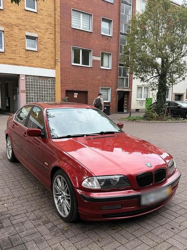 Rot Gebraucht 1999 BMW 323 Limousine | 1.800 € (Guter Preis) - Bild 1/4