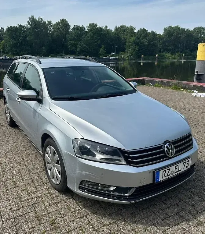 Gebraucht VW Passat 140 PS (102 kW) 2012 Silber Limousine