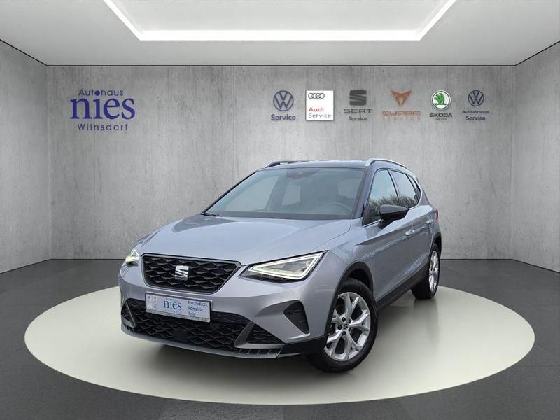 Urban silber dach mitternachtsschwarz (metallic) Gebraucht 2024 Seat Arona FR SUV | 20.990 € (Fairer Preis) - Bild 1/4