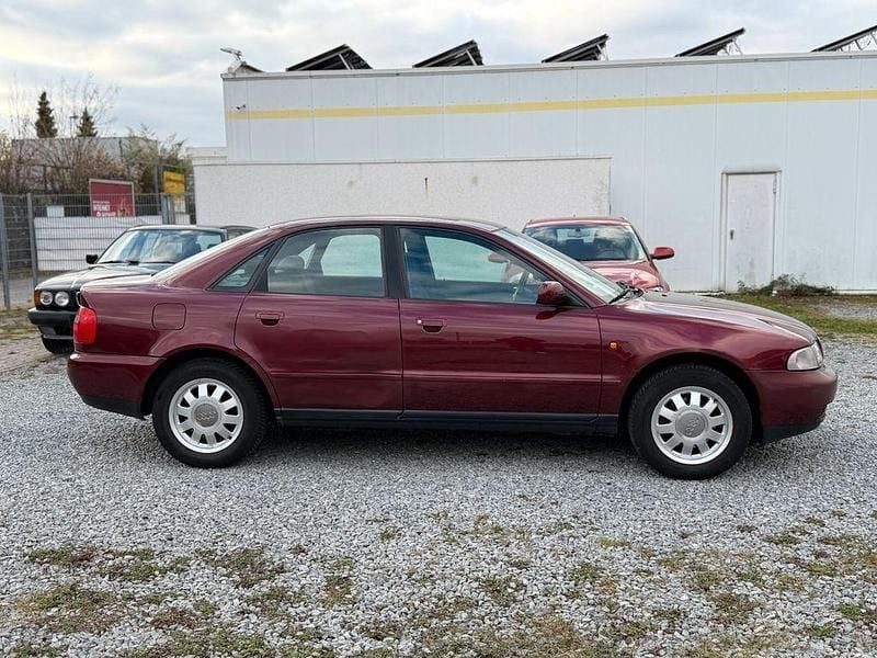 Gebraucht Audi A4 101 PS (74 kW) 1998 Rot Limousine