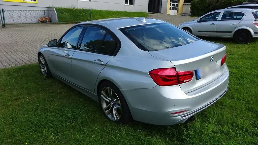 Gebraucht BMW 330 Sport Line 258 PS (189 kW) 2016 Silber Limousine