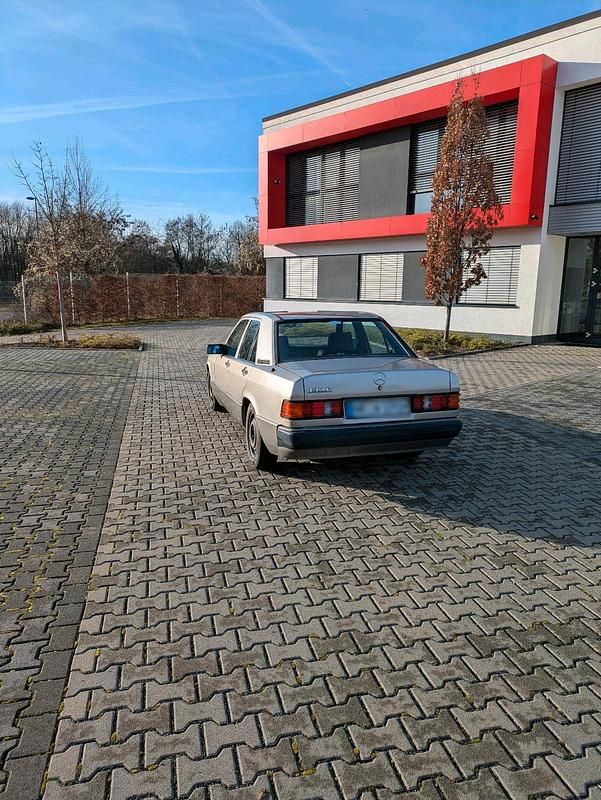 Gebraucht Mercedes 190 109 PS (80 kW) 1990 Silber Limousine