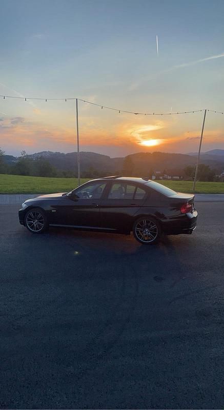 Schwarz Gebraucht 2010 BMW 318 Luxury Line Limousine | 6.500 € (Guter Preis) - Bild 1/4