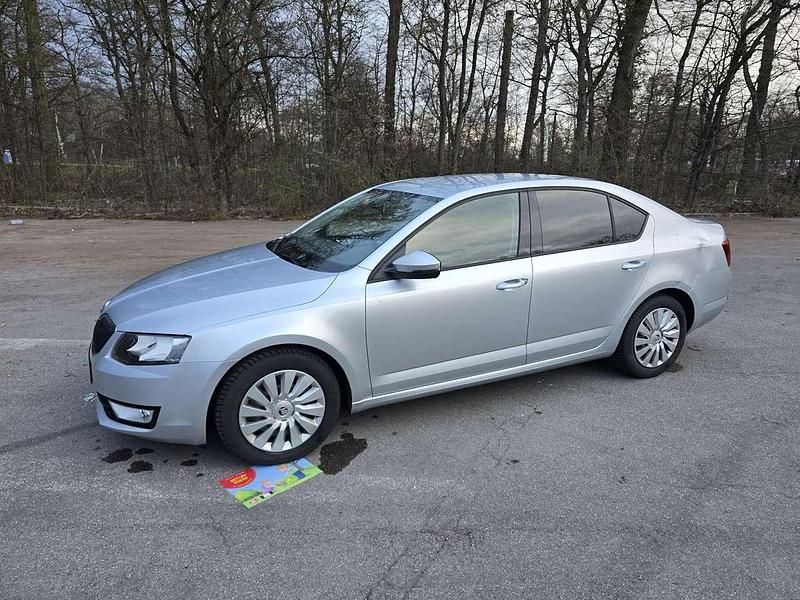 Gebraucht Skoda Octavia Ambition 150 PS (110 kW) 2015 Grau Kleinwagen