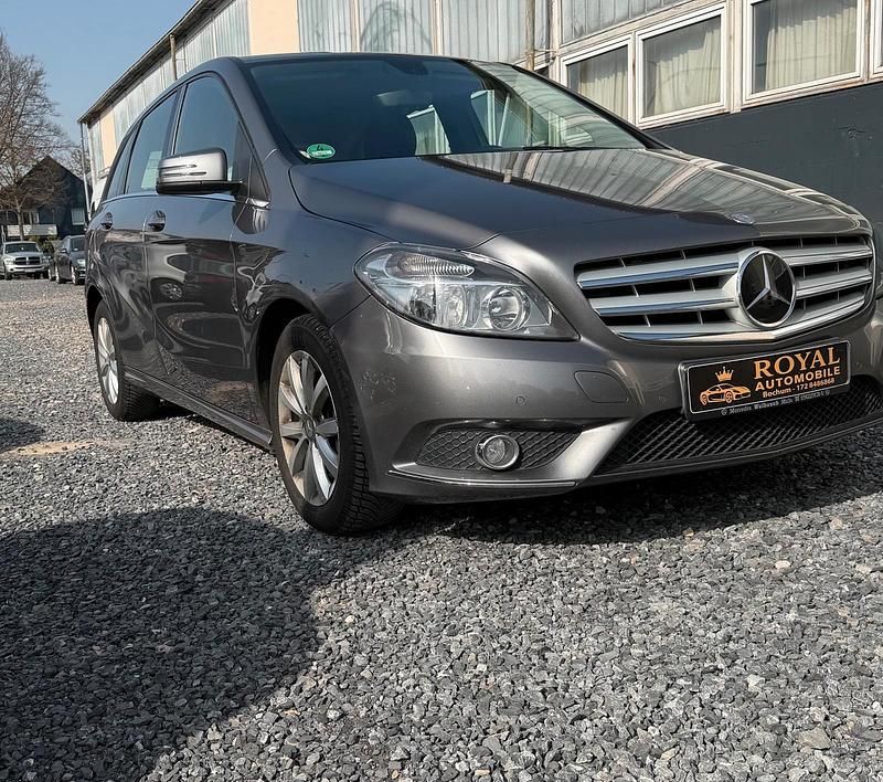 Gebraucht Mercedes B180 109 PS (80 kW) 2014 Grau Van / Kleinbus
