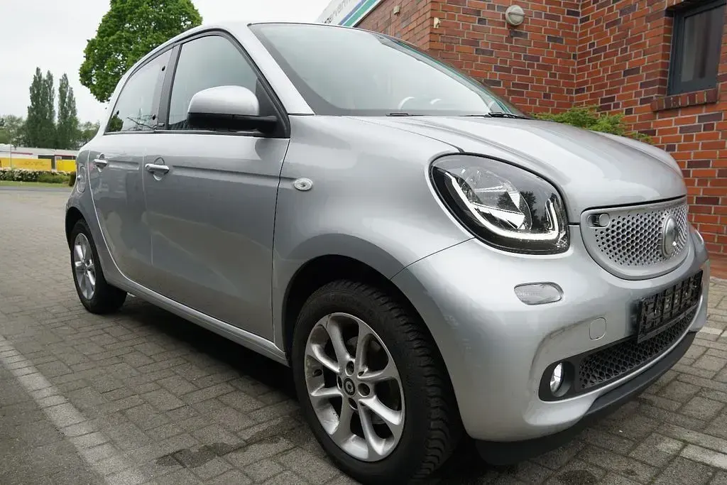 Gebraucht Smart ForFour Passion 71 PS (52 kW) 2015 Silber Kleinwagen