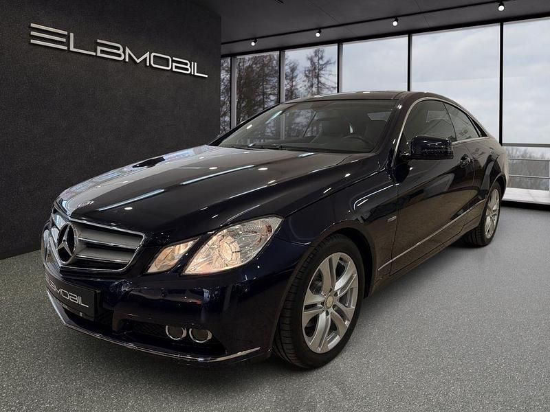 Gebraucht Mercedes E220 170 PS (125 kW) 2011 Blau Coupé