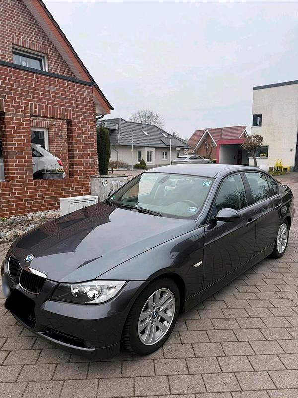 Gebraucht BMW 318 129 PS (94 kW) 2007 Grau Limousine