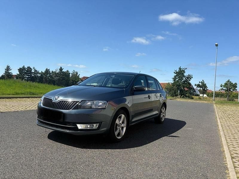 Grau Gebraucht 2016 Skoda Rapid Kleinwagen | 7.500 € (Fairer Preis) - Bild 1/4