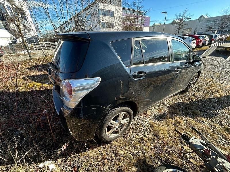 Gebraucht Toyota Verso Life 111 PS (81 kW) 2015 Blau Van / Kleinbus